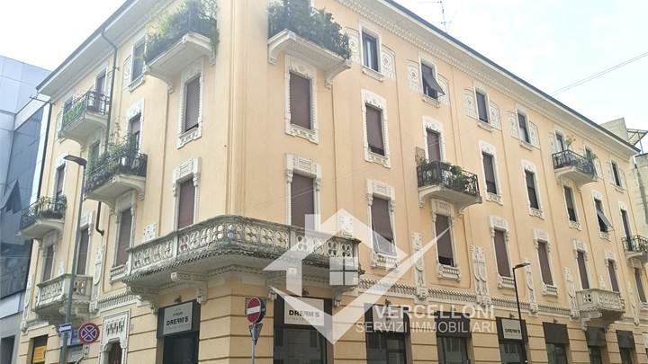 Negozio in affitto a Novara